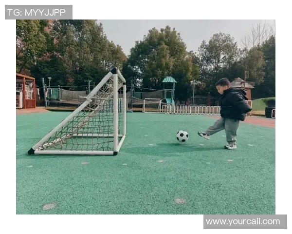 小小足球承载大梦想少年们的拼搏与成长之路